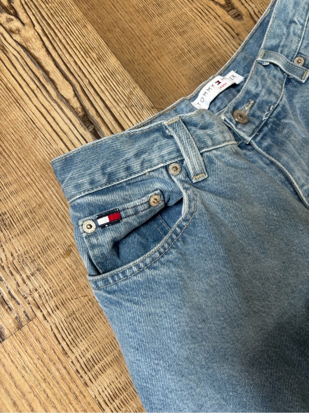 Tommy Hilfiger Men's Light Wash Blue Relaxed Denim Jeans with Flag Detail